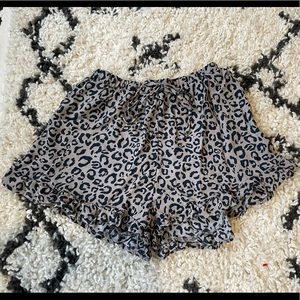 Leopard shorts from American Eagle - XS 💕